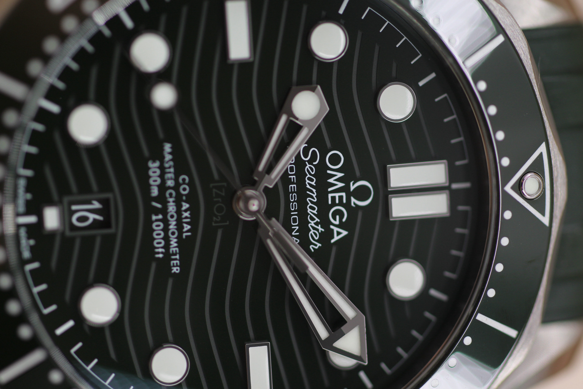 OMEGA Seamaster Professional Diver 300m Green 42mm 210.32.42.20.10.001